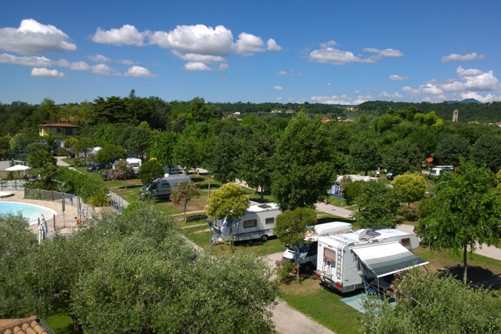 Camping am Gardasee mit Kind – Familienparadies in Italien 5 Camping Baia Verde Wohnmobilstellplaetze und Wohnwagenstellplaetze auf dem Campingplatz