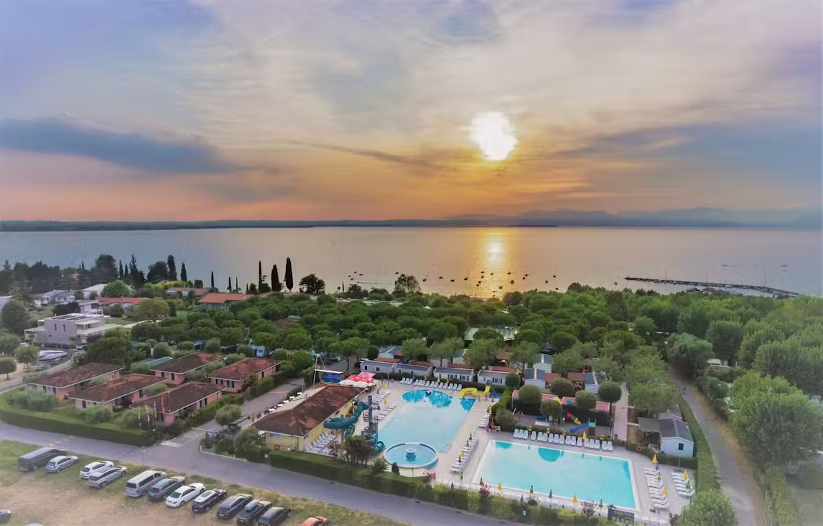 Camping am Gardasee mit Kind – Familienparadies in Italien 11 Camping Le Palme Campingplatz aus der Vogelperspektive 67d08751 e708 45a7 8dda 9b66a9d2e5c9