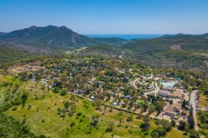 Esterel Caravaning Luftaufnahme vom Campingplatz an der Cote d Azur ©PiNCAMP