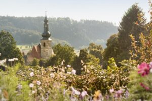 Die Kirche auf einer Campingtour durch Frankenhöhe (c) Bayern.erleben Tobias Gerber