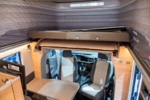Knaus Tourer CUV Fahrerkabine Tisch