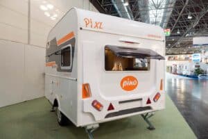 Auf nur 3 Metern Länge bietet der Pi XL ein Bad mit WC und Dusche. (c) CamperStyle / Foto im Archiv bei CS
