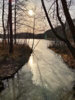 Blick auf einen Fluss in der Mecklenburgischen Schweiz bei Drühl