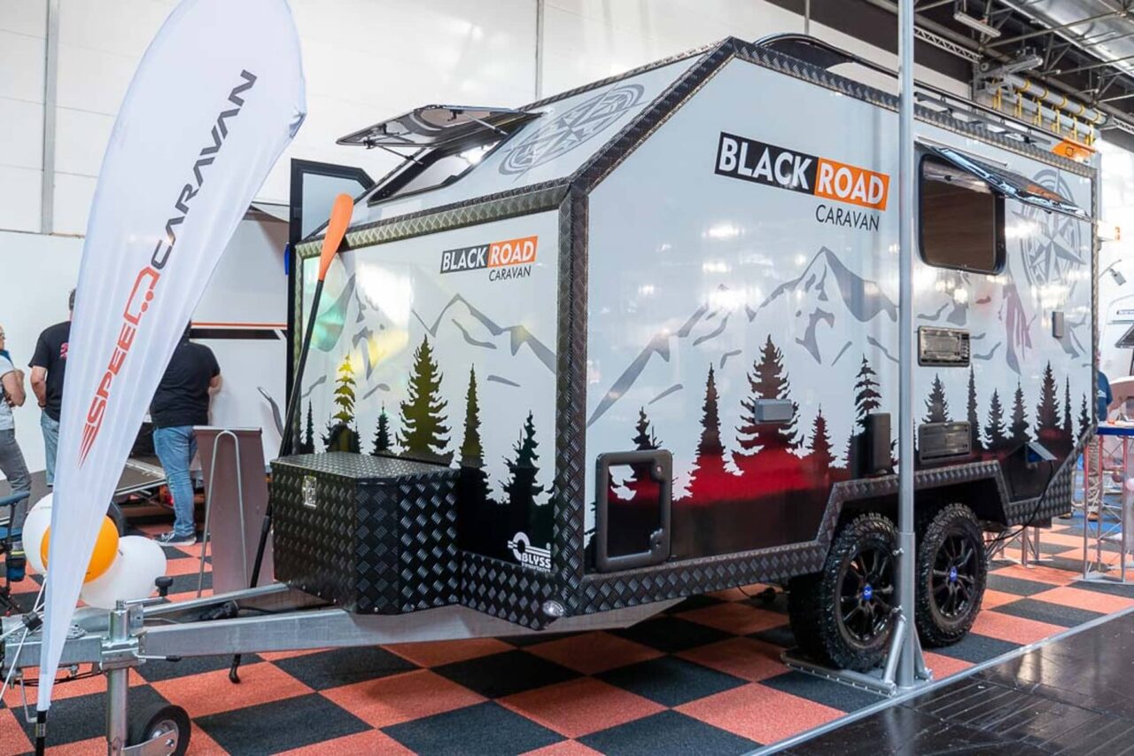 Blyss SpeedCaravan Black Road