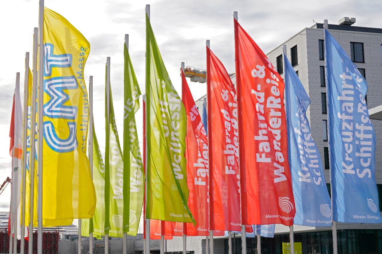 CMT Urlaubs-Messe Fahnen Eingang Stuttgart
