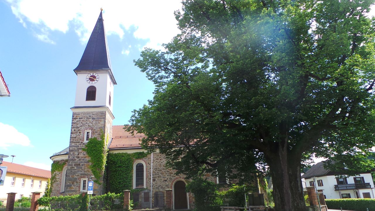 Kirche im Lallinger Winkel
