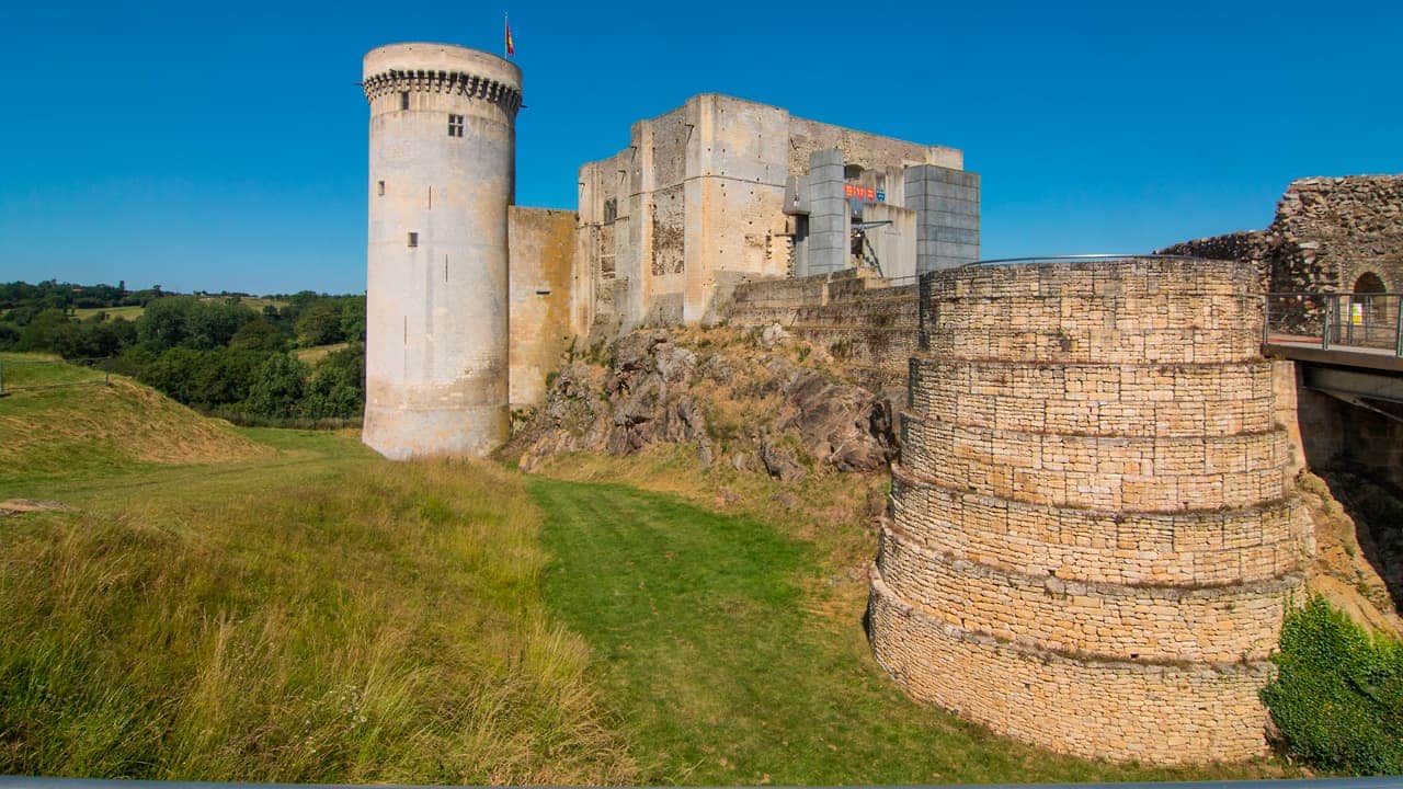 Camping Frankreich Burg Falaise im Sonnenschein 