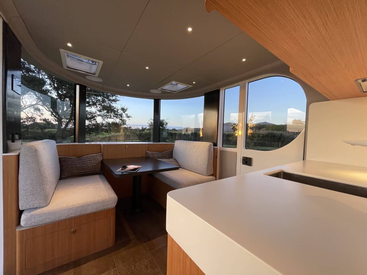 romotow t8 salon