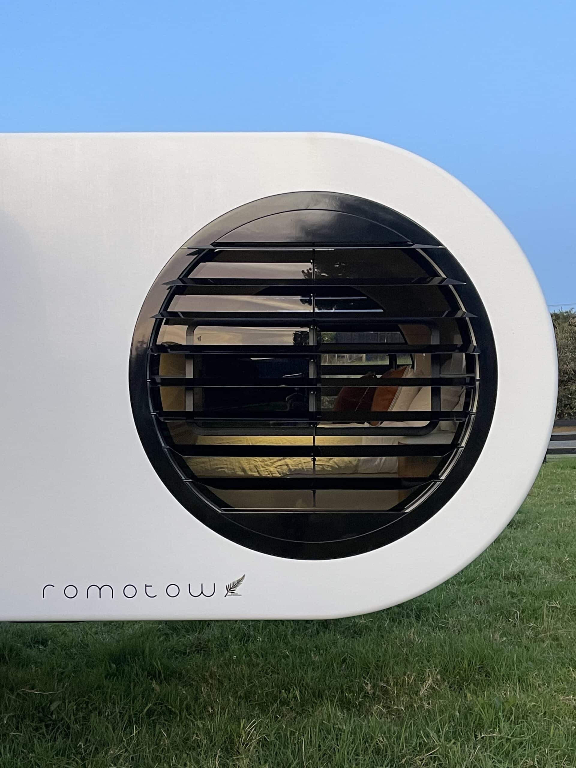 Romotow t8 Luxus-Wohnwagen Schlafzimmerfenster