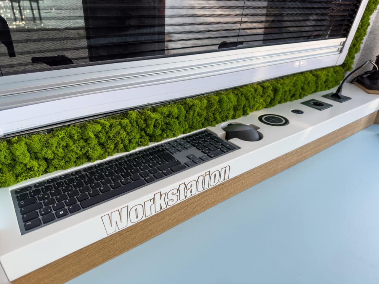 Home Office auf Rädern zum Mieten: Office-Camper mit Starlink-Internet und ergonomischem Workspace 4 Work'n Roll Workstation