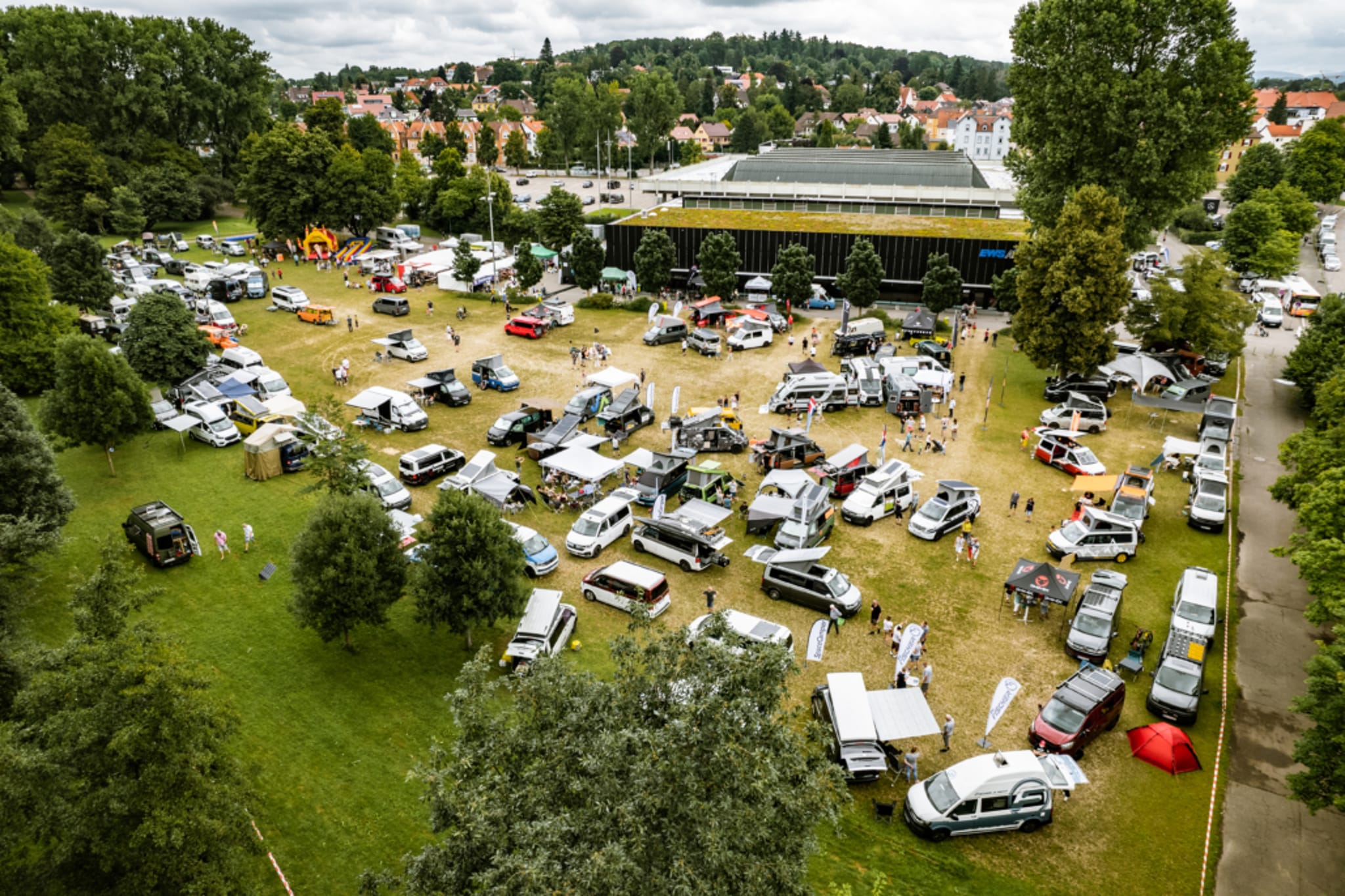 BUS Festival Göppingen: Unterhaltung mit Live-Musik, Flohmarkt für Camper und zahlreichen Ausstellern