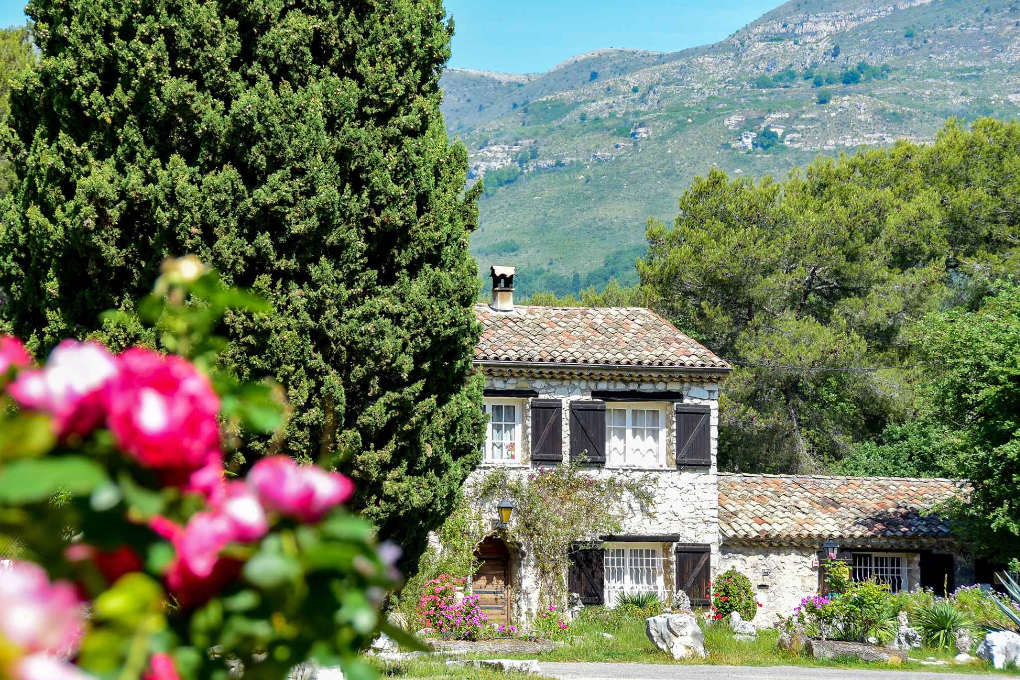 Zeitreise in Frankreich – die schönsten Mittelalterdörfer und -kleinstädte für eine Wohnmobil-Tour 15 Der Eingang zum Campingplatz © Domaine de la Bergerie