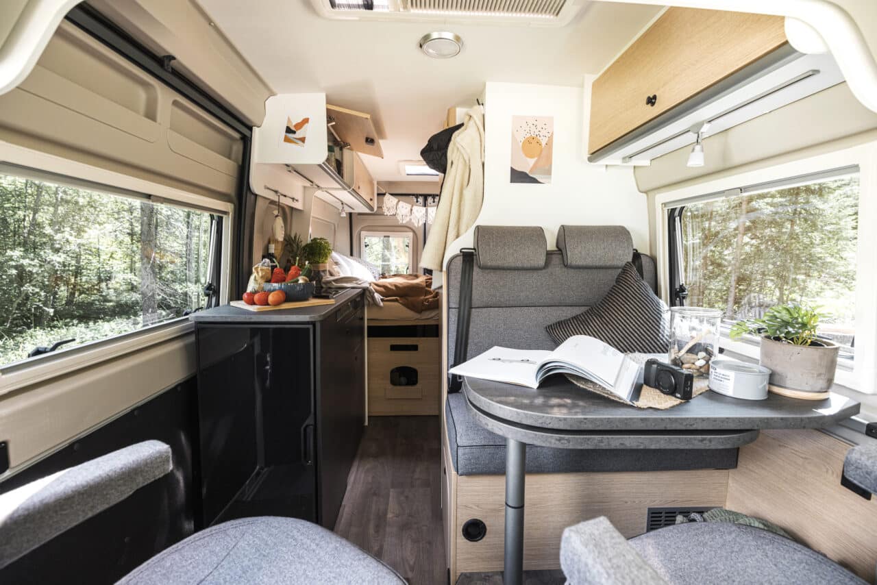 SUNLIGHT CLIFF 600 und 640 (2024): Neue preiswerte Campervans auf Peugeot Boxer-Basis 2 SUNLIGHT CLIFF 600 Peugeot 2023 Innenansicht