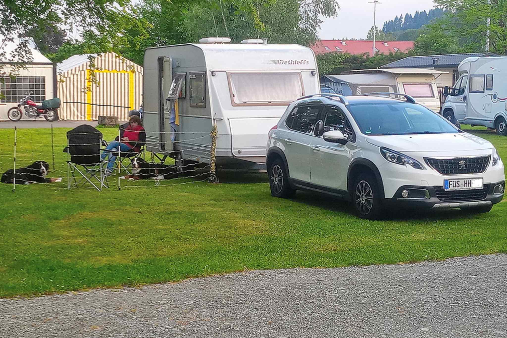 Wohnmobil Reisebericht Camping Aux Rives du Soleil - Campingplatzidylle mit Hund © Hubert Hunscheidt