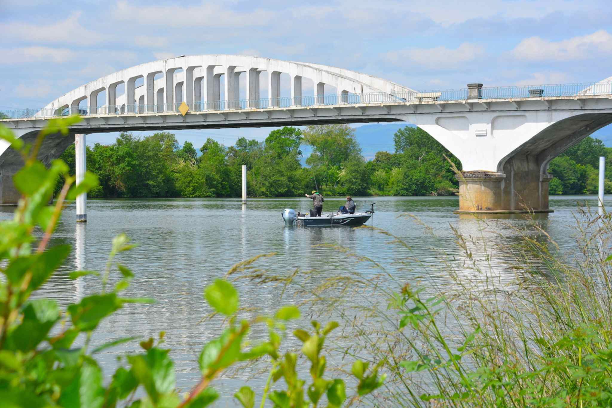 Wohnmobil Reisebericht Lyon - Angler auf der Rhône © Hubert Hunscheidt
