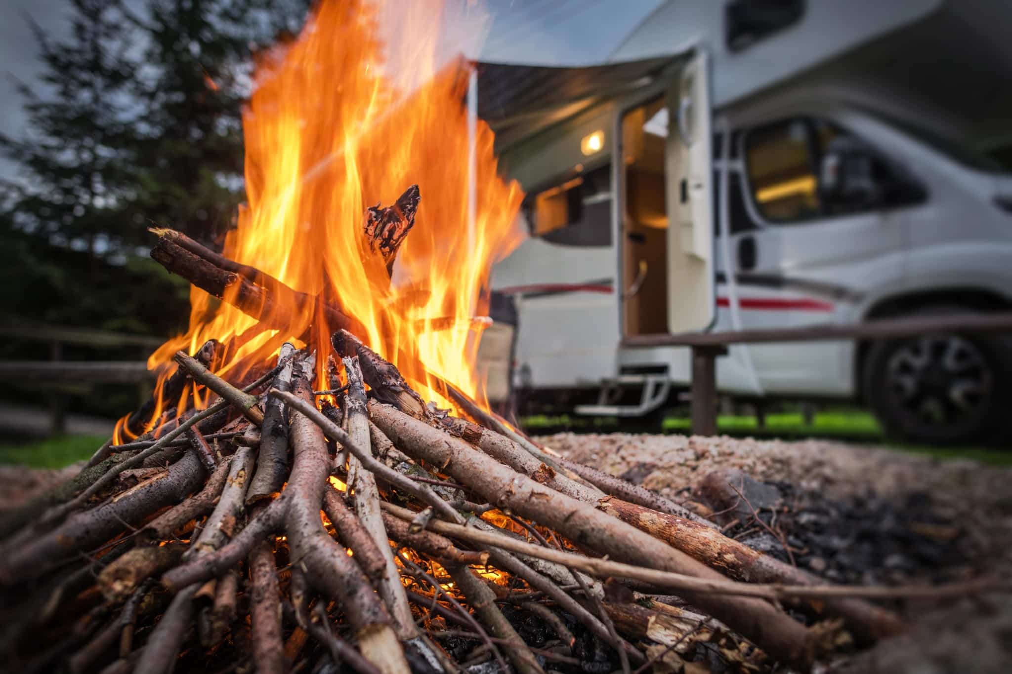 Feuer und Flamme: Das beste Sturmfeuerzeug