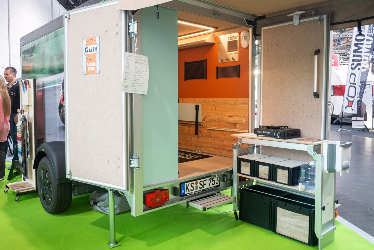 7even50 Camper: individuell konfigurierbare Mini-Wohnwagen - mit 360°-Tour! 8 7even50 biker kuechenmodul