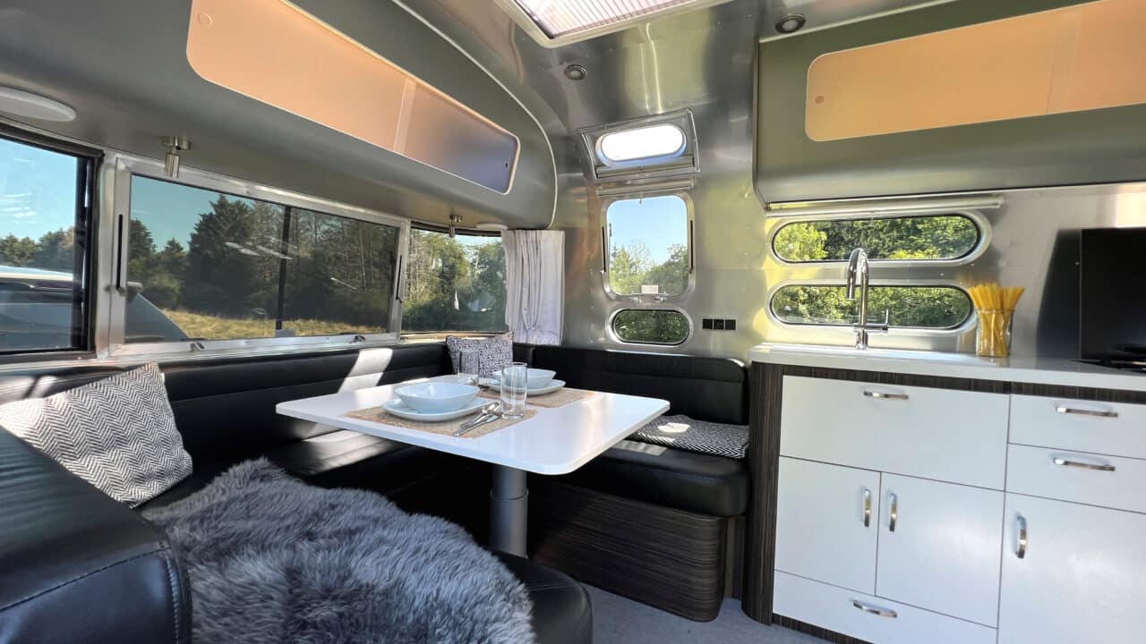 Airstream International 25IB Lounge