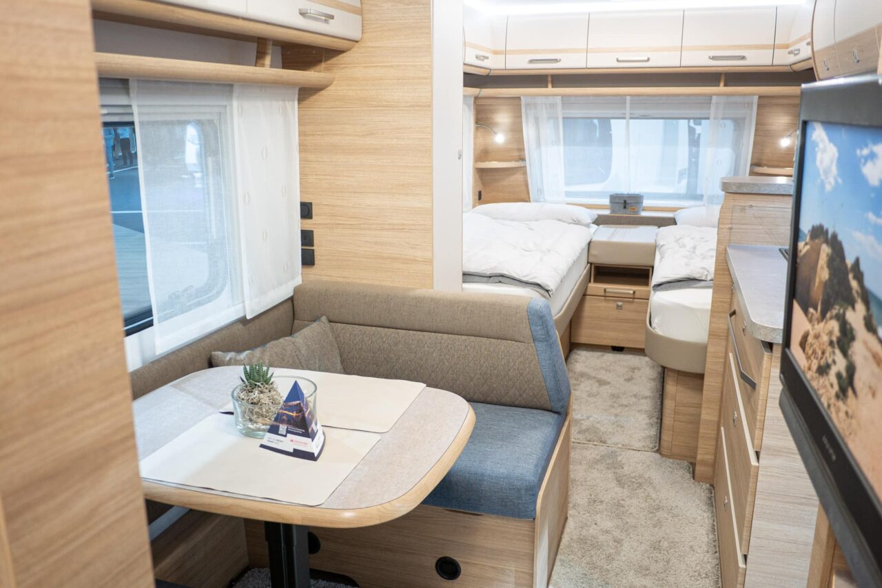 Fendt Bianco Activ 515 SGD (2024): neues Modell der Erfolgsserie mit Einzelbett-Grundriss - mit 360°-Tour! 3 Fendt Bianco Activ 515 SGD Caravan Salon 2023 Innen
