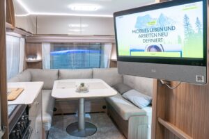 Fendt Concept: Work & Connect - Wohnwagen für digitale Nomaden mit Vollausstattung fürs mobile Arbeiten - mit 360°-Tour! 10 fendt concept work display