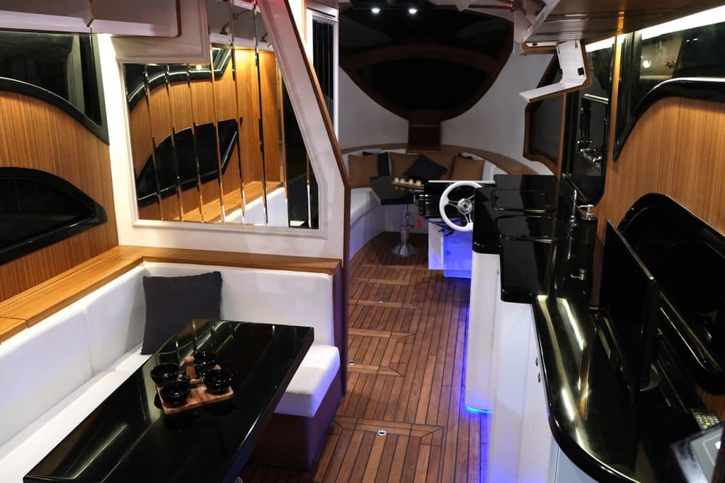 Luxus-Caravan Sealvans für Land und Wasser: Wohnwagen und Boot in einem - für abwechslungsreiche Abenteuer 4 Sealvans Innenraum