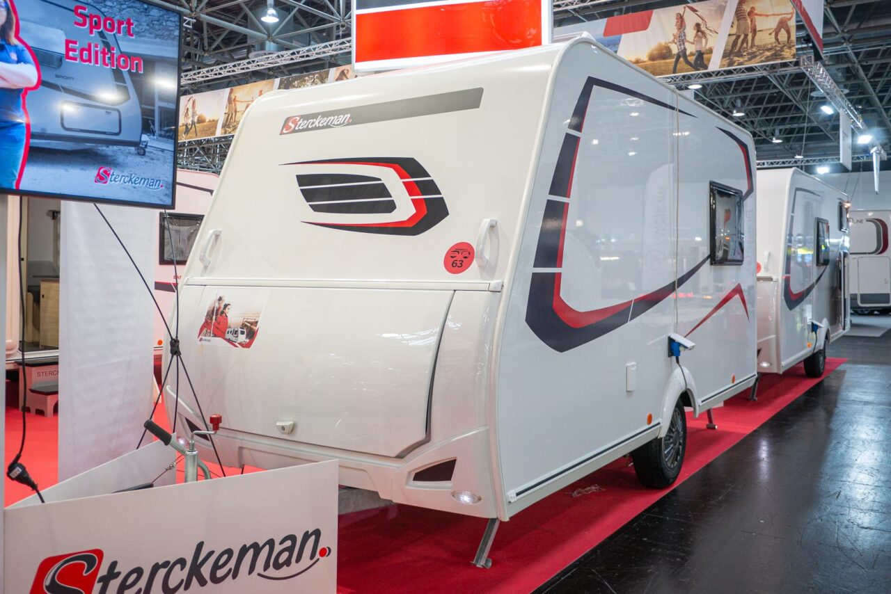 Sterckeman Easy 390 CP (2024): Mini-Wohnwagen mit Küche und Bad für vier Personen - mit 360°-Tour! 1 Sterckeman Easy 390 CP Caravan Salon 2023 Bug