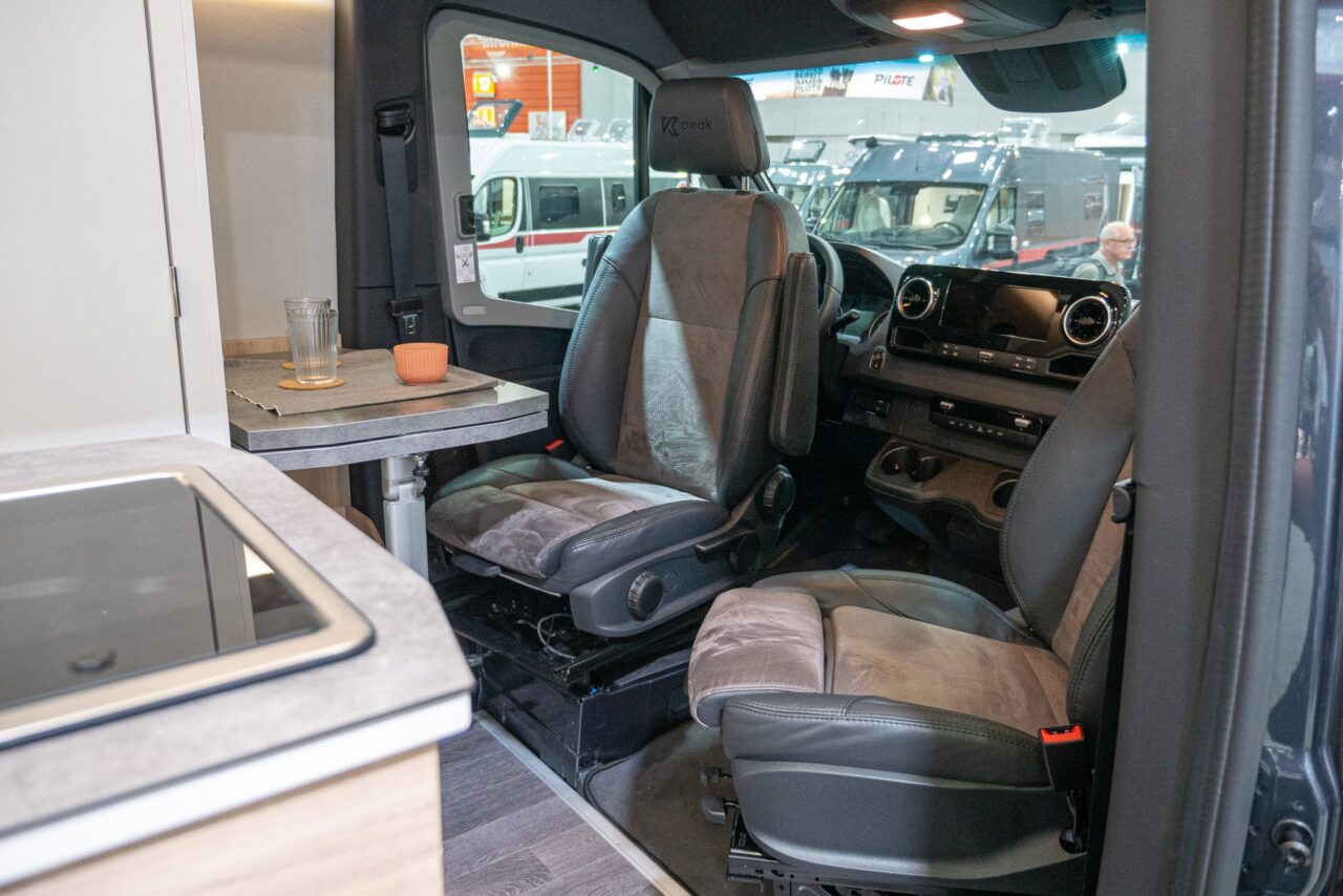 Yucon K-peak 6.0 (2024): Offroad-Kastenwagen auf Mercedes-Benz Sprinter-Basis - mit 360°-Tour! 4 yucon k peak 6.0 bd fahrerkabine