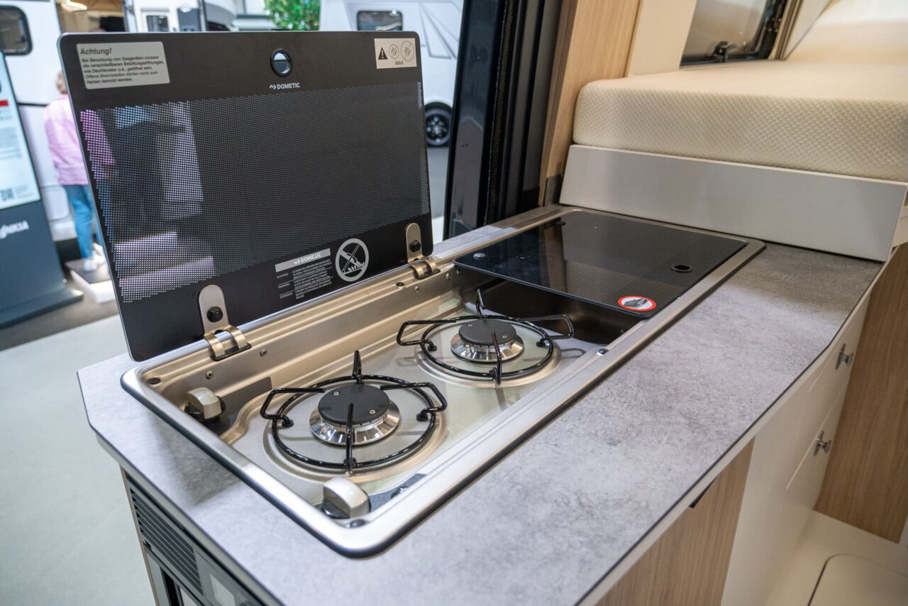 Yucon K-peak 6.0 (2024): Offroad-Kastenwagen auf Mercedes-Benz Sprinter-Basis - mit 360°-Tour! 5 yucon k peak 6.0 bd kuechenmodul