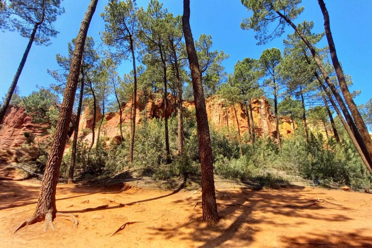 Die Ockerfelsen von Roussillon sind in jedem Fall einen Besuch wert.