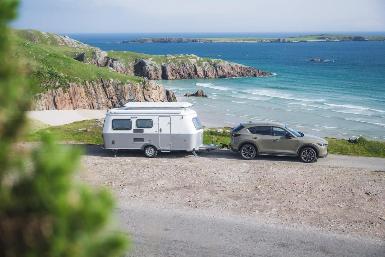 Eriba Touring im angesagten Retro-Look: zwei neue Grundrisse mit modernen Farbakzenten 1 eriba neuer touring exterieur lifestyle c 1