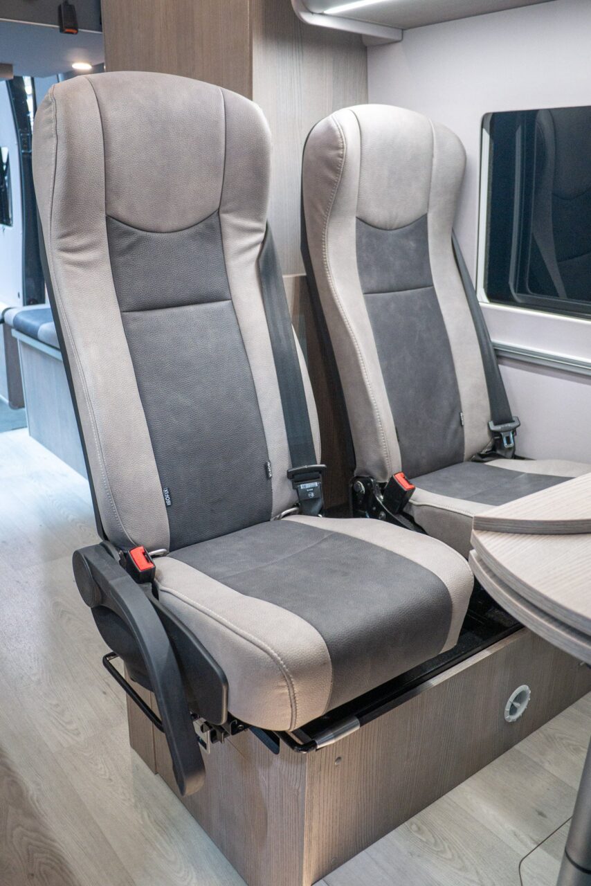 FurgoK Xpace 600+ (2024): innovativer Campervan mit Klappbad und Ultrahochdach - mit 360°-Tour! 6 furgok xpace 600 sitze