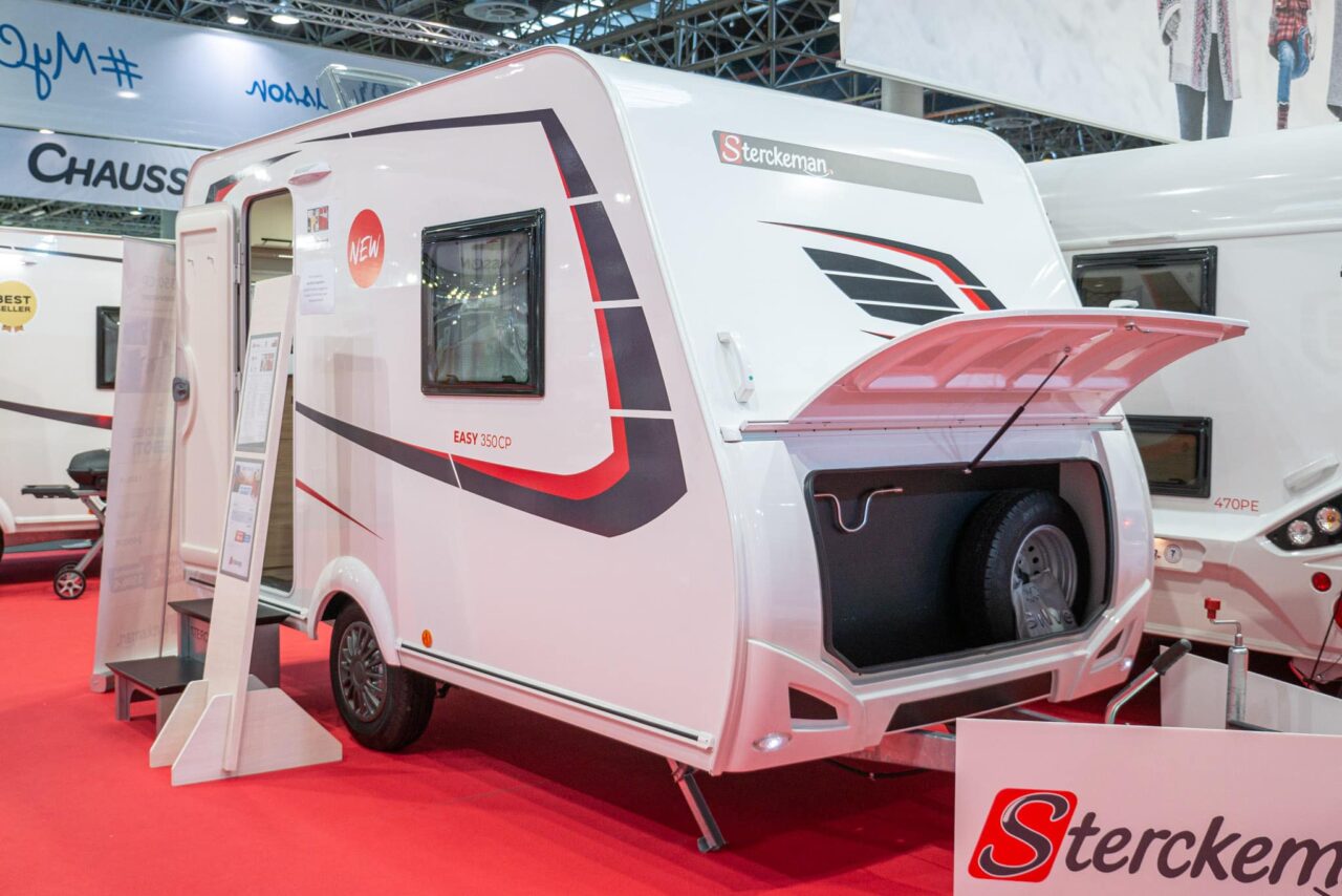 Sterckeman Easy 350 CP (2024): Mini-Wohnwagen mit 3,5 m Innenlänge und flexibler Bettkonfiguration - 360°-Tour! 1 sterckeman easy 350 cp wohnwagen