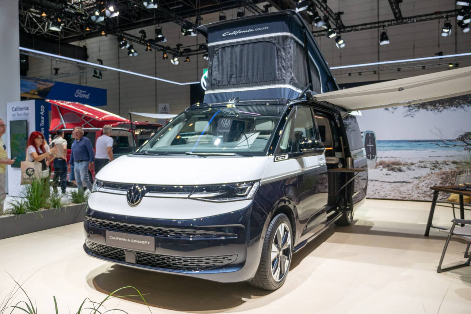 VW Multivan California CONCEPT: geräumig und gleichzeitig kompakt - mit ...