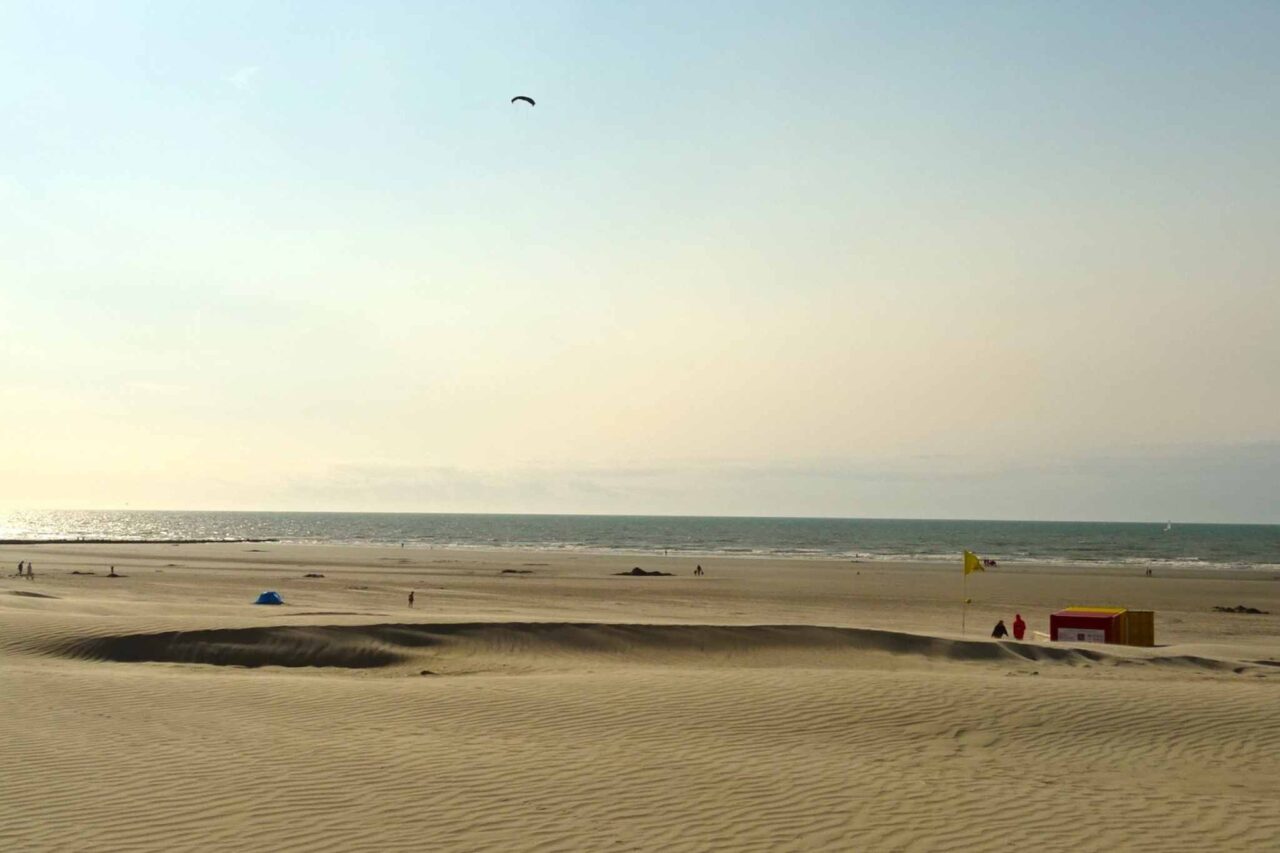 Camping in Belgien - Weitläufige Sandstrände entlang der Nordseeküste. © Katja Scholz
