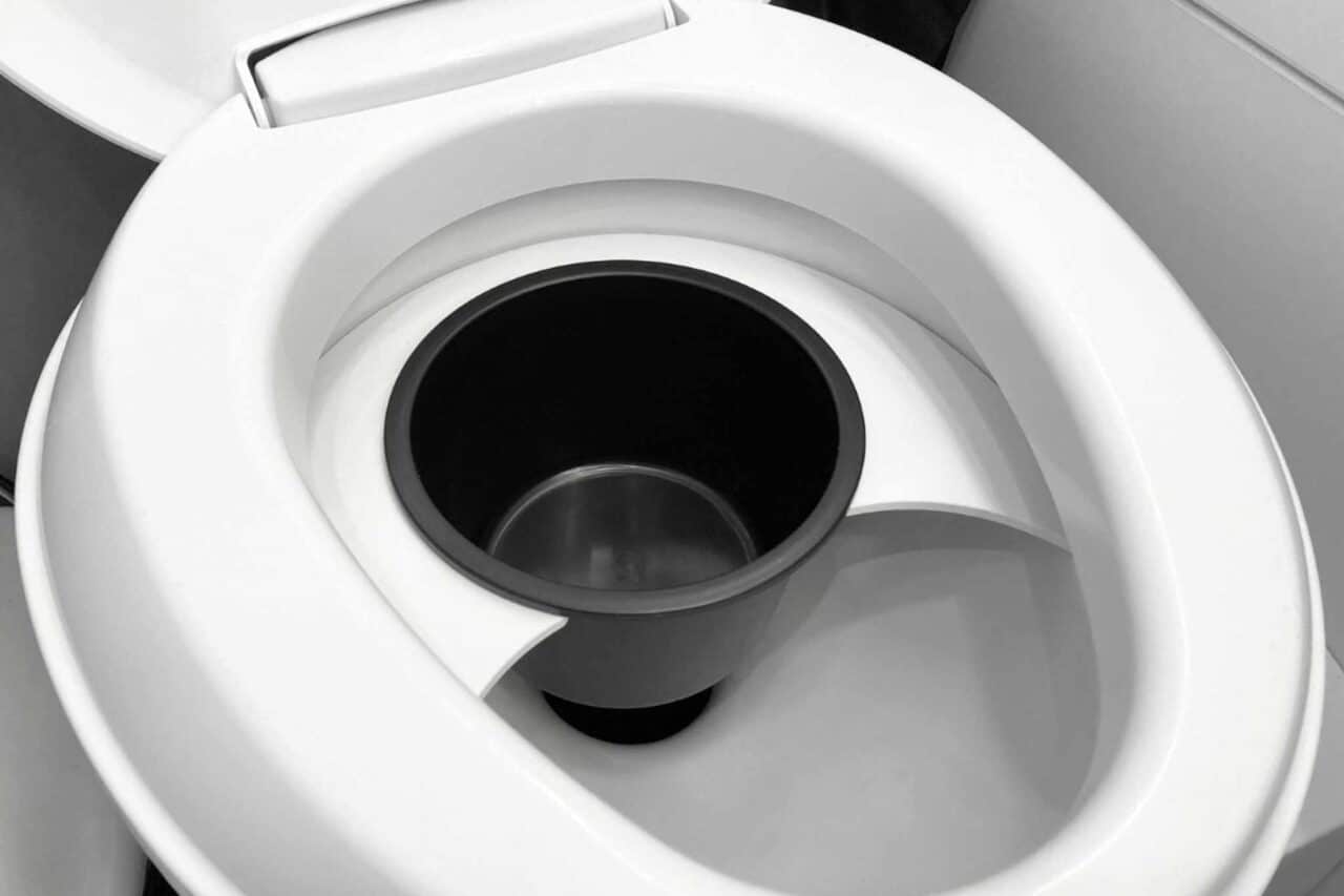 Thetford Toilette umbauen zur Trenntoilette: Der Trenneinsatz für deine bestehende Thetford-Toilette: flexaport bietet eine komfortable Lösung. © flexaport