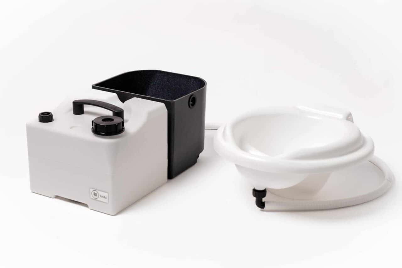 Thetford Toilette umbauen zur Trenntoilette - Mit dem ToniToi-Umrüstkit lässt sich die Chemietoilette schnell und einfach in eine Trenntoilette umwandeln. © ToniToi