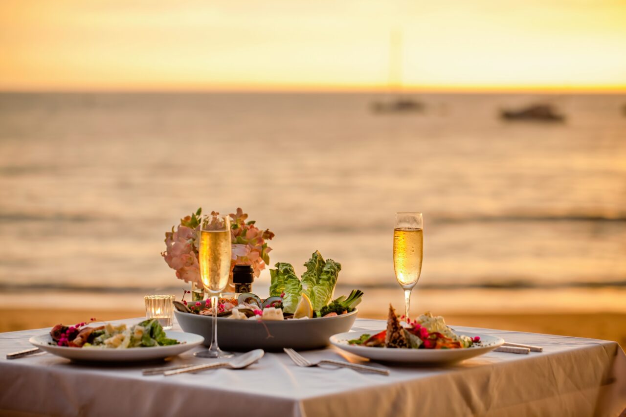 abendessen strand ©Molishka88 depositphotos