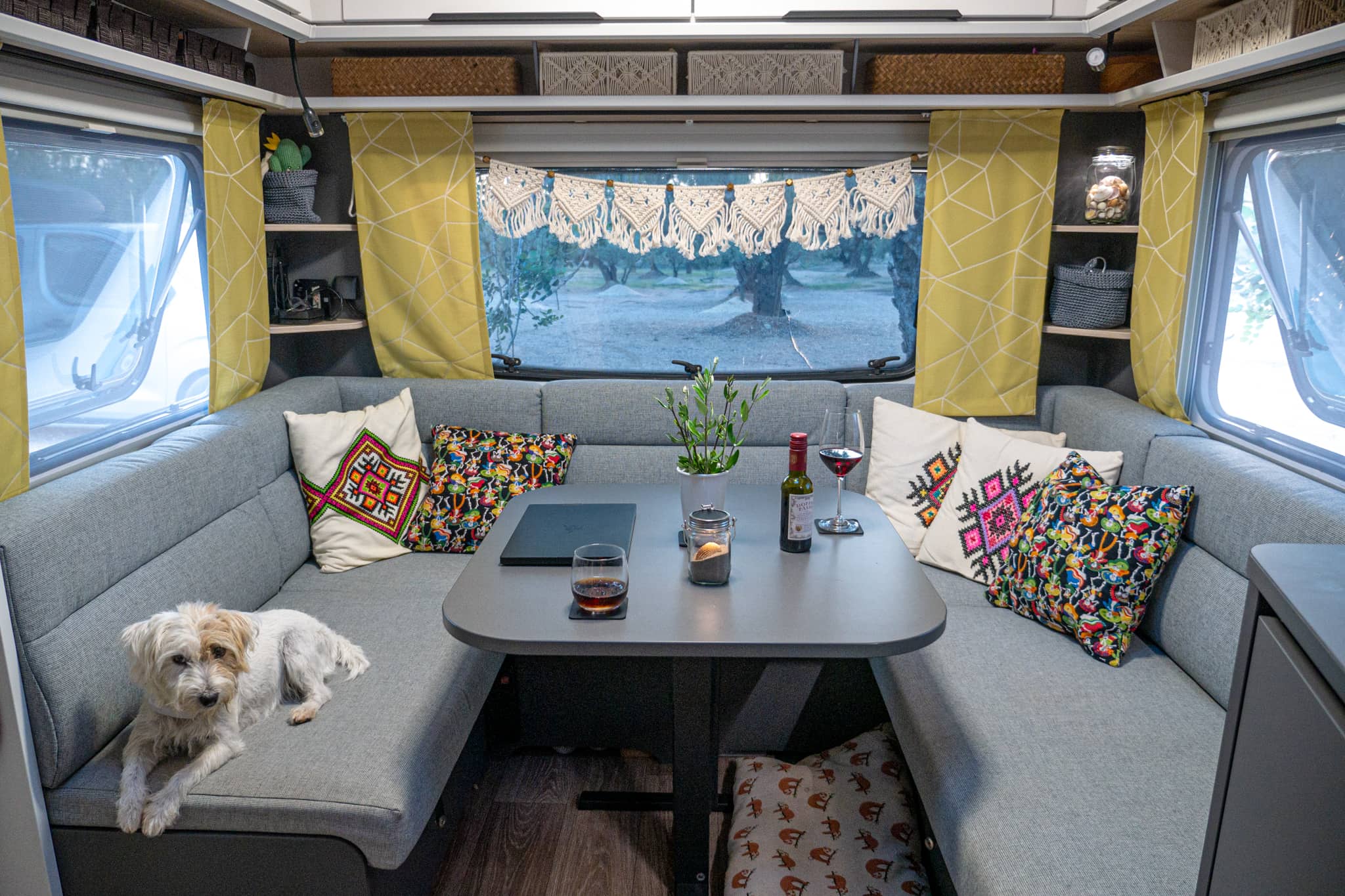Wohnwagen einrichten: Geniale Tricks, die deinen Caravan sofort gemütlicher machen!