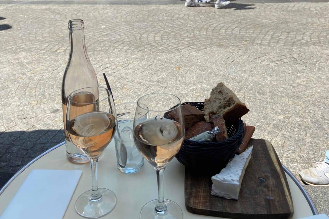 Camping in Paris - Bistro