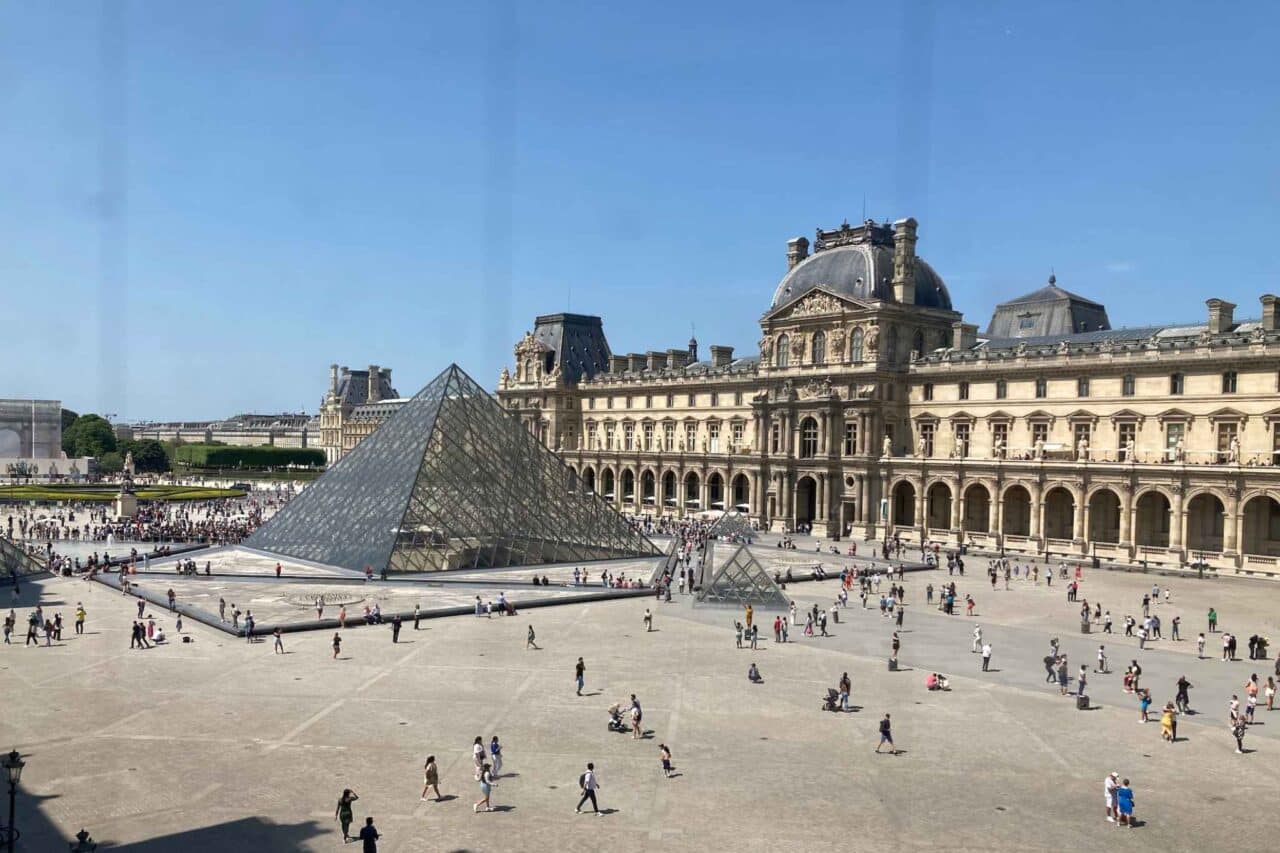 Camping in Paris Louvre Museumsbesuch
