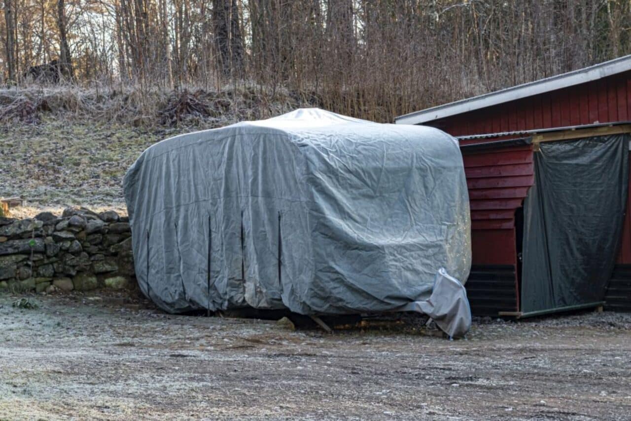 Wohnwagen-Abdeckplane im Winter