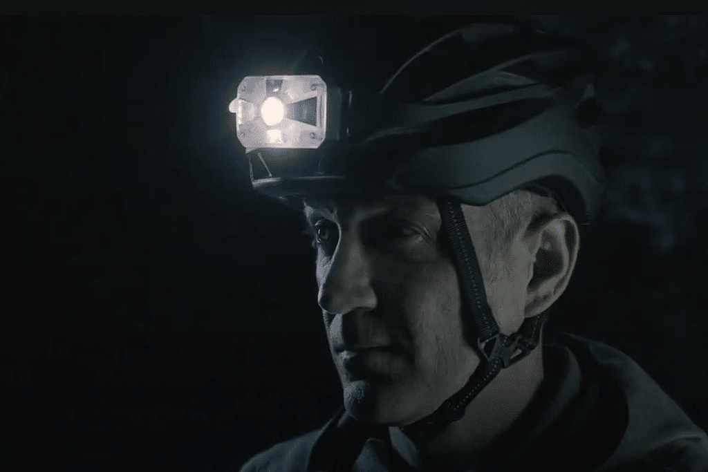 Camping-Neuheit: Revolutionäre Stirnlampe mit adaptivem „Kurvenlicht“