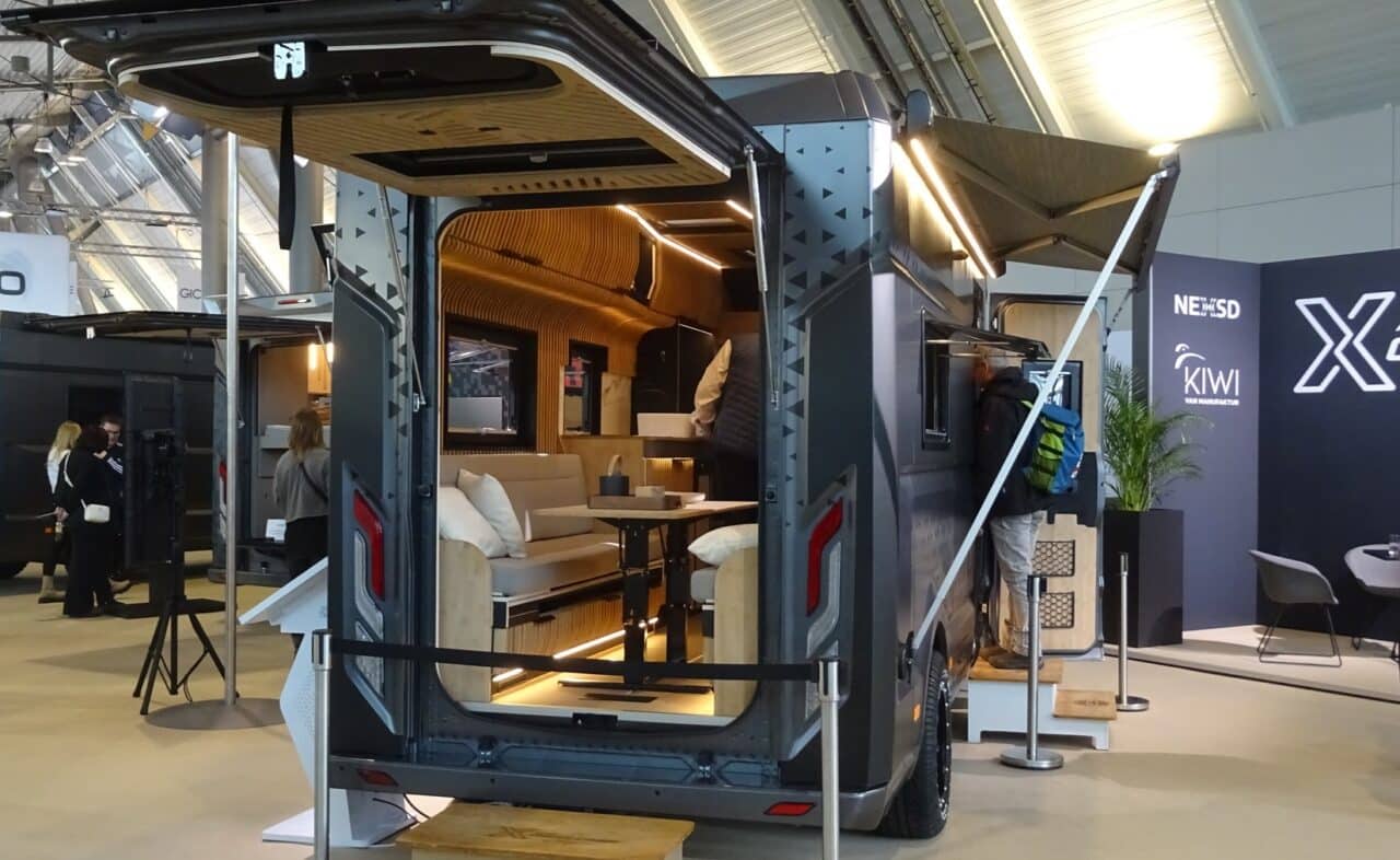 Alpine Cross Cabin Signature (2024) - Leichtgewicht mit gut ausgestattetem Office-Bereich 1 AlpineCrossCabinSignature1 aussen cKatja Scholz
