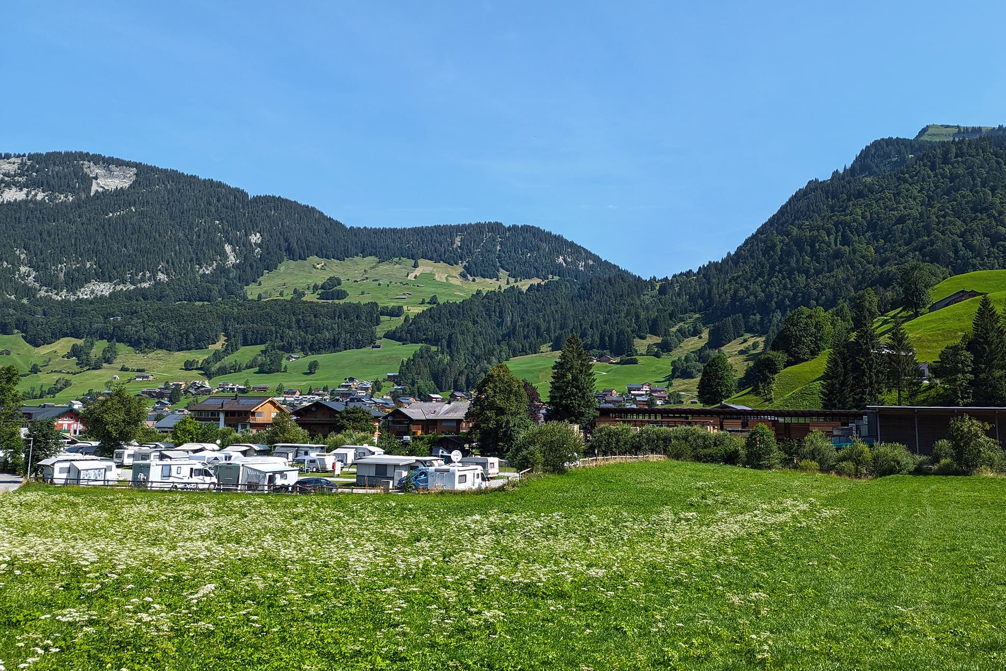 Camping Vorarlberg: günstiger Sommerurlaub auf Campingplätzen in der wunderschönen Alpenregion