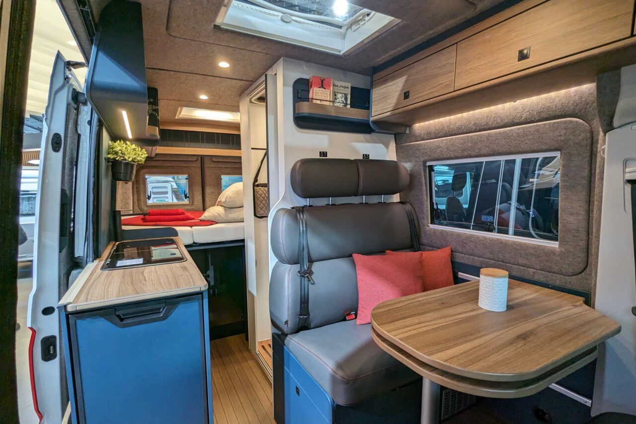 Hymer Eriba Car 600 (2024) - kompakter Camper für kleine Familien und Paare mit offenem Raumkonzept 3 Eriba Car 600 Interieur 4566