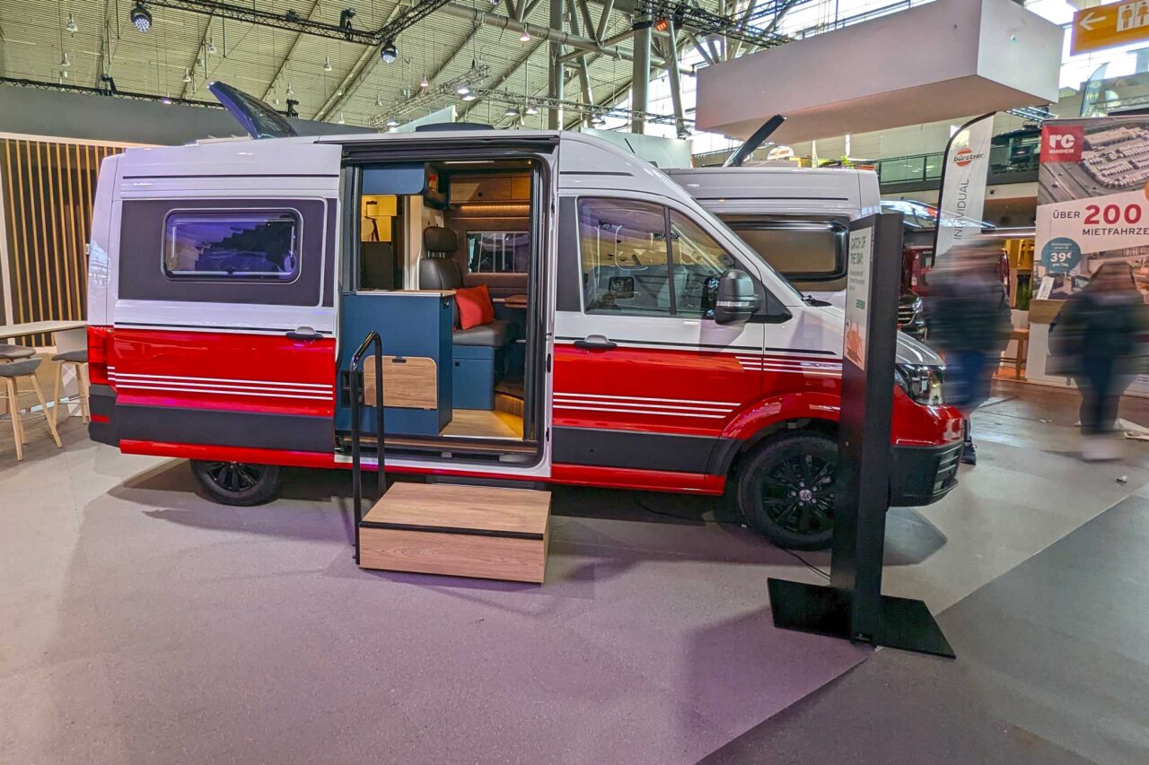 Hymer Eriba Car 600 (2024) - kompakter Camper für kleine Familien und Paare mit offenem Raumkonzept 1 Eriba Car 600 rot 6919