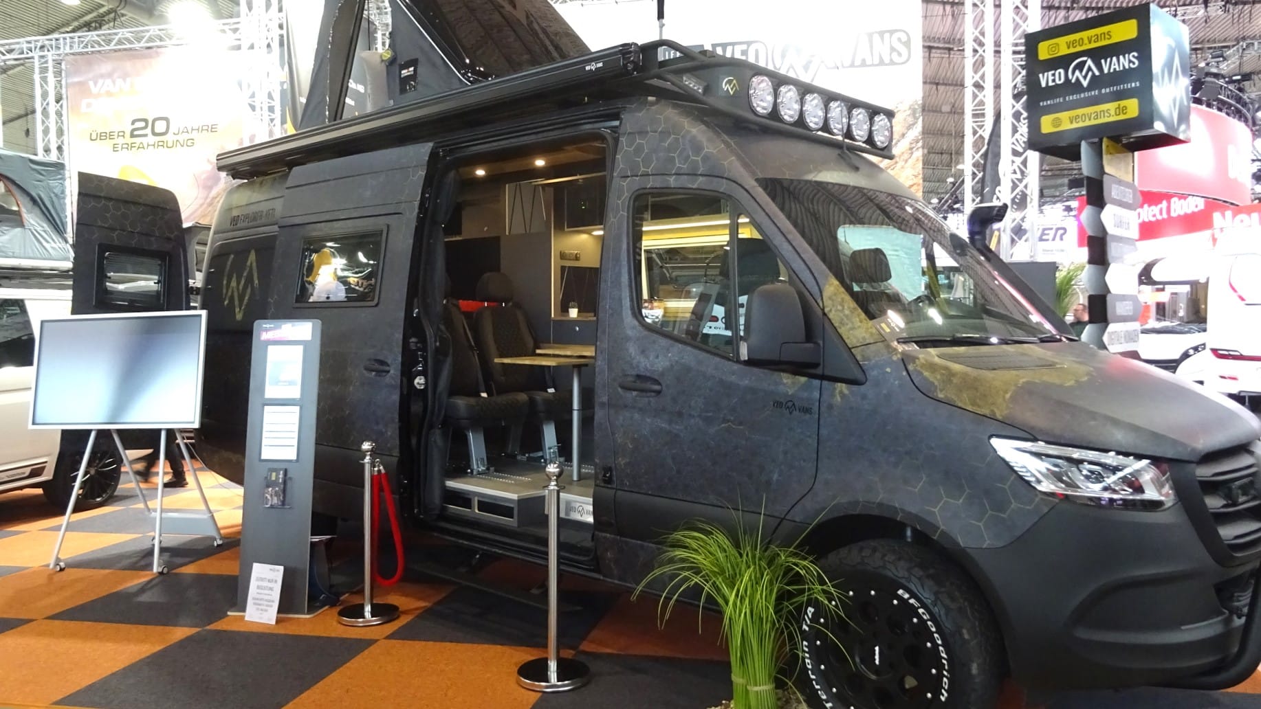 Kastenwagen-Neuheiten 2024: VEO Vans Explorer Yeti – zuverlässiger Offroad-Camper mit Allradantrieb für bis zu 6 Personen