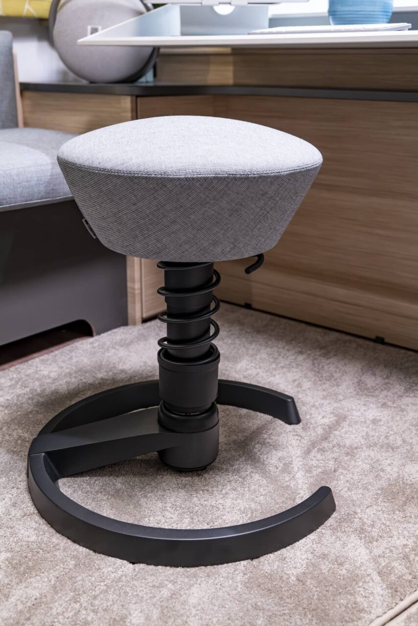Fendt Apero Connect (2024) - Verschmelzung von Arbeits- und Wohnraum in innovativem Office-Caravan 6 fendt apero connect ergonomischer hocker