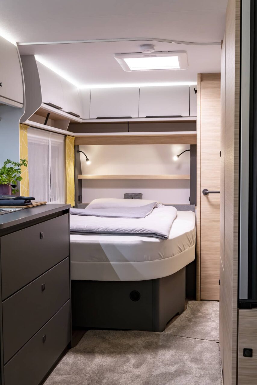 Fendt Apero Connect (2024) - Verschmelzung von Arbeits- und Wohnraum in innovativem Office-Caravan 2 fendt apero connect schlafbereich