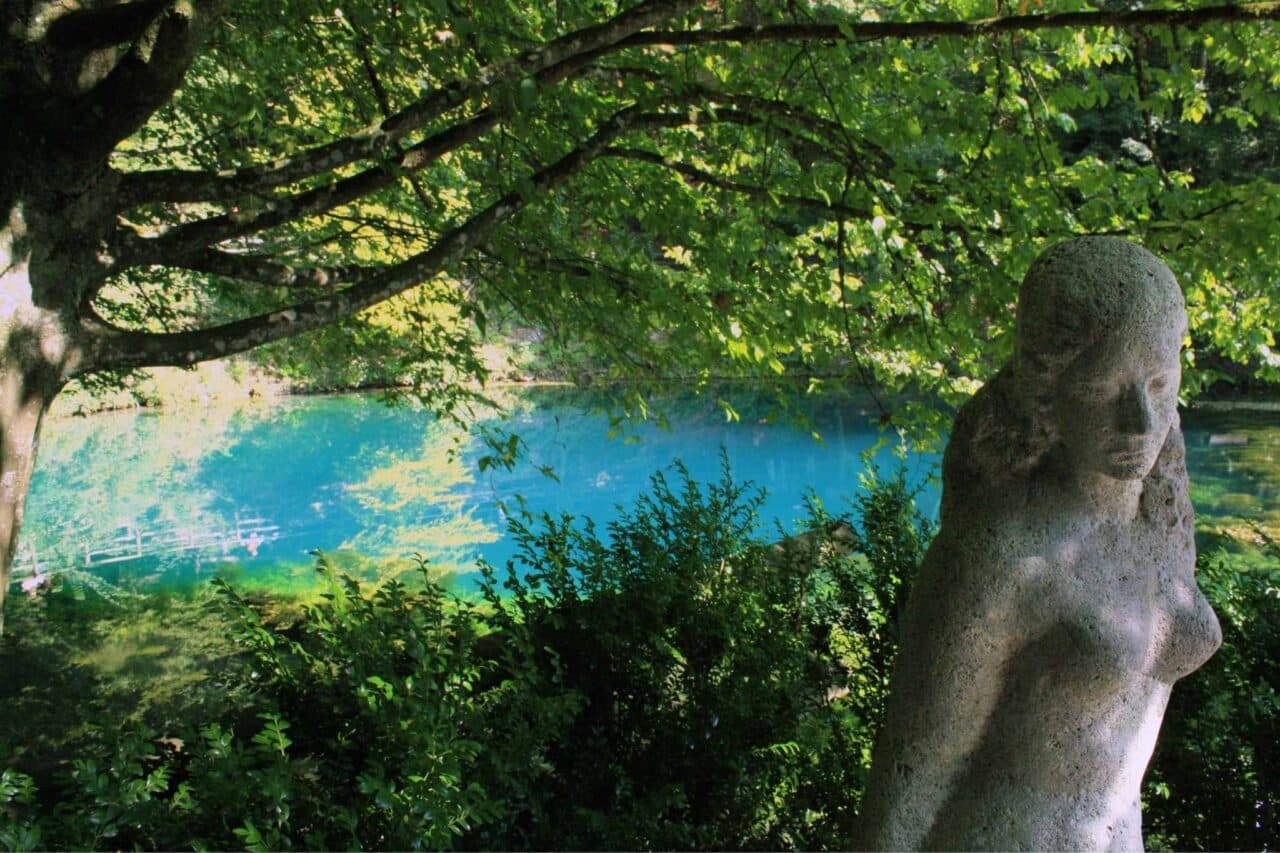 Da erübrigt sich jegliche Namenserklärung: der Blautopf bei Blaubeuren. © Stadt Blaubeuren